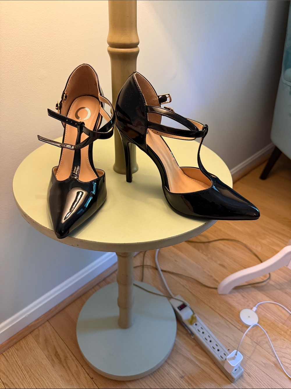 Journee Women’s Black Patent Pointed-Toe T-Strap Heels